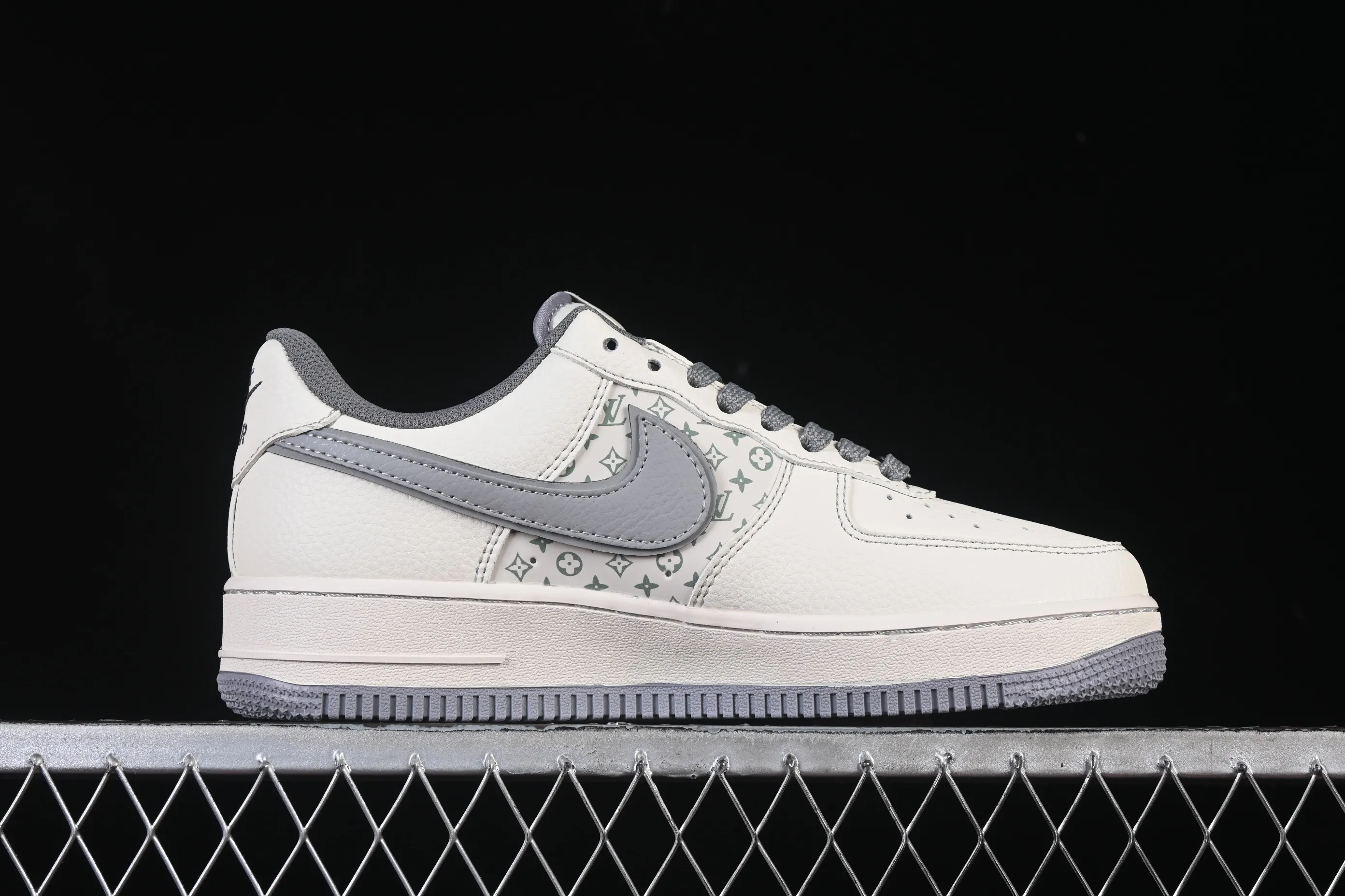 All categories Nk Air Force 1 Air Force series Nk Air Force 1 Low Air Force low-top Nike Air Force 1'07 Low LV co-branded printed beige gray Air Force 1 low-top casual sneakers HH7518-079